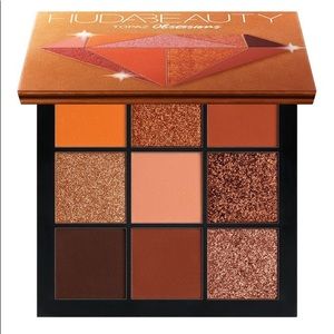 Huda Beauty Topaz Obsessions Eyeshadow Palette